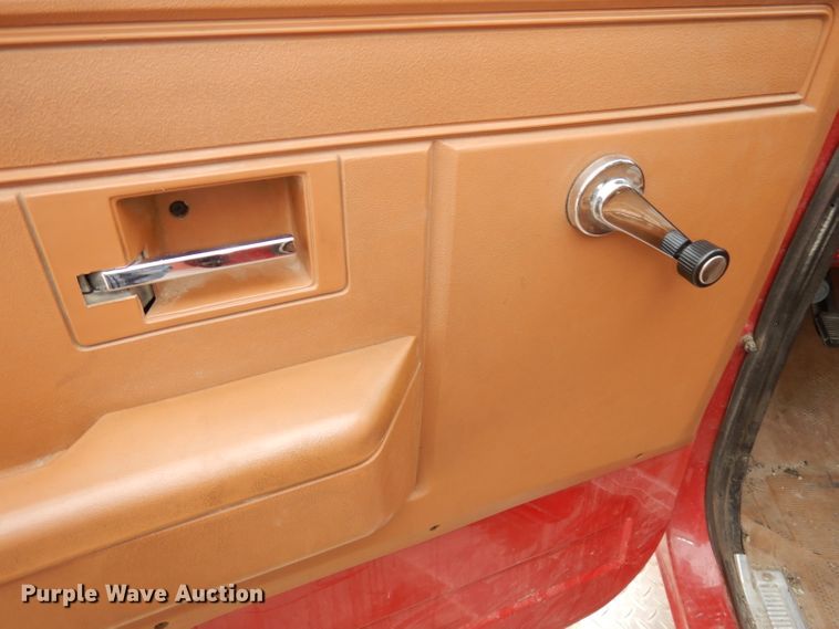 image for item DJ6812 1989 GMC Sierra 2500  Crew Cab utility bed brush fire truck