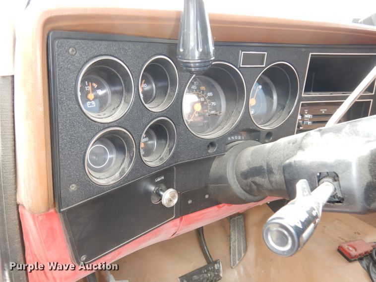 image for item DJ6812 1989 GMC Sierra 2500  Crew Cab utility bed brush fire truck