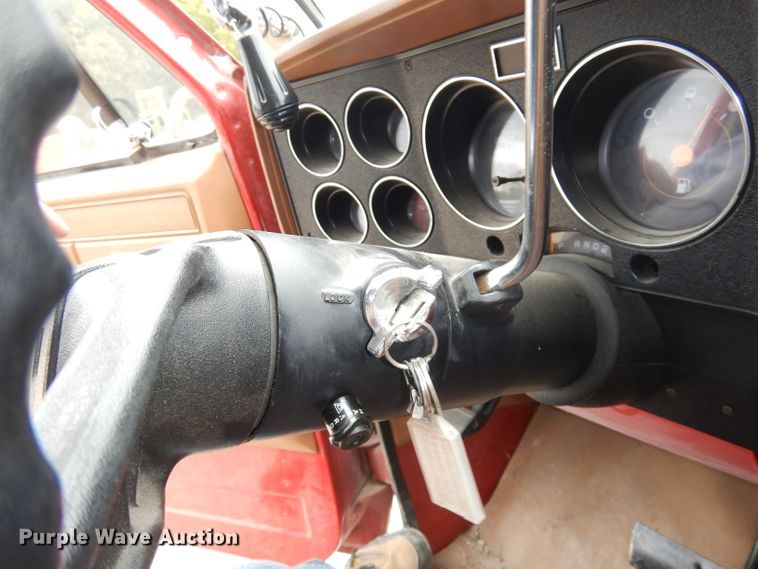 image for item DJ6812 1989 GMC Sierra 2500  Crew Cab utility bed brush fire truck