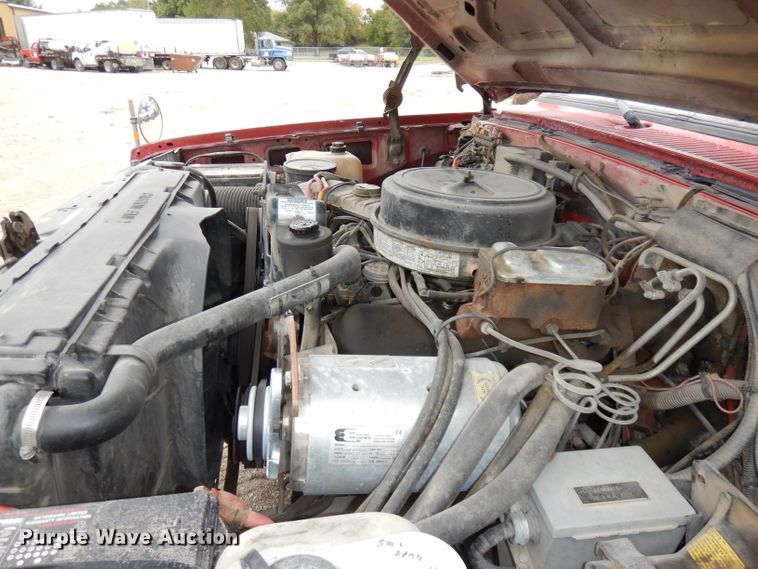 image for item DJ6812 1989 GMC Sierra 2500  Crew Cab utility bed brush fire truck