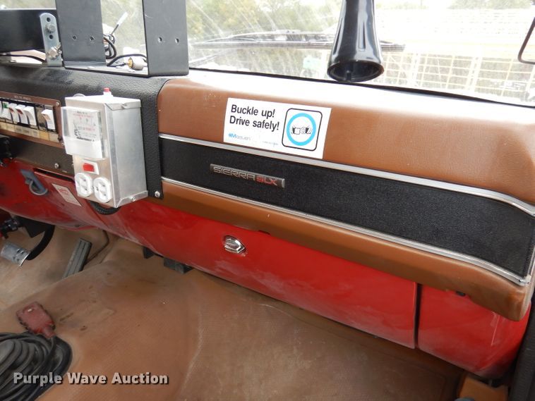 image for item DJ6812 1989 GMC Sierra 2500  Crew Cab utility bed brush fire truck