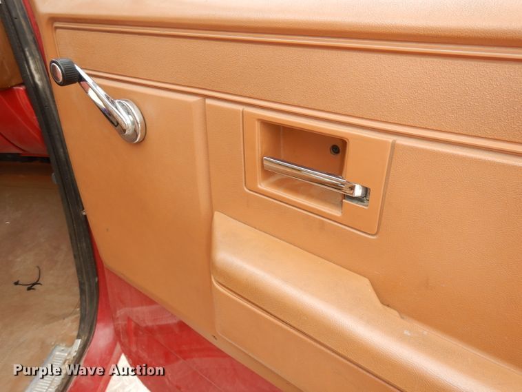 image for item DJ6812 1989 GMC Sierra 2500  Crew Cab utility bed brush fire truck