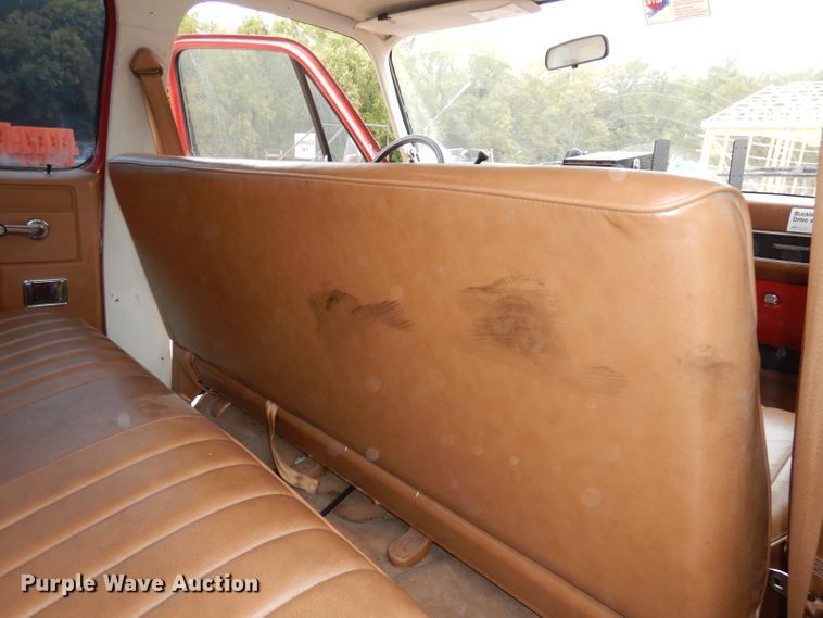 image for item DJ6812 1989 GMC Sierra 2500  Crew Cab utility bed brush fire truck