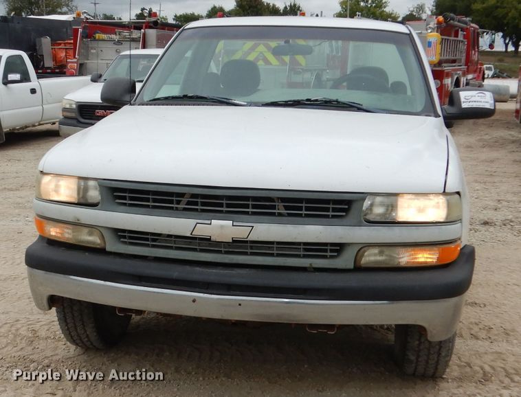 image for item DJ6813 2000 Chevrolet Silverado 1500  pickup truck