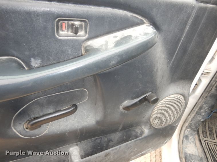 image for item DJ6813 2000 Chevrolet Silverado 1500  pickup truck