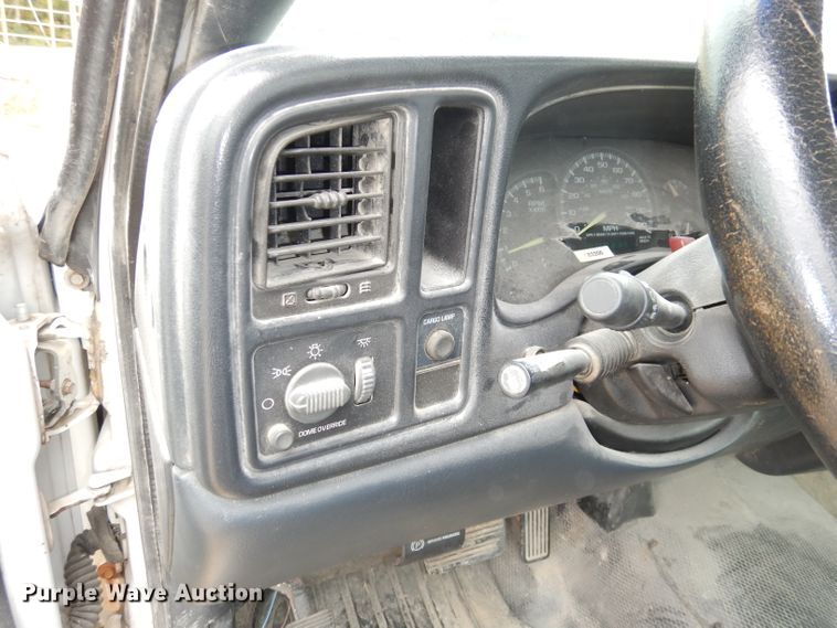 image for item DJ6813 2000 Chevrolet Silverado 1500  pickup truck