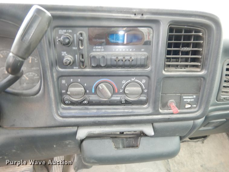 image for item DJ6813 2000 Chevrolet Silverado 1500  pickup truck