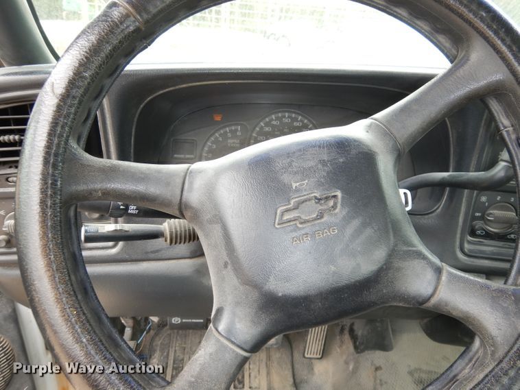 image for item DJ6813 2000 Chevrolet Silverado 1500  pickup truck