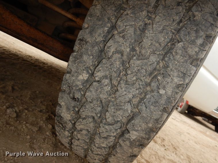 image for item DJ6813 2000 Chevrolet Silverado 1500  pickup truck