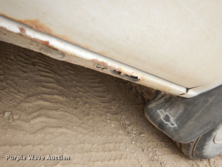 image for item DJ6813 2000 Chevrolet Silverado 1500  pickup truck