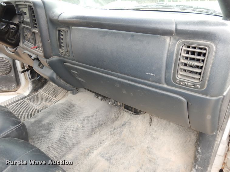 image for item DJ6813 2000 Chevrolet Silverado 1500  pickup truck