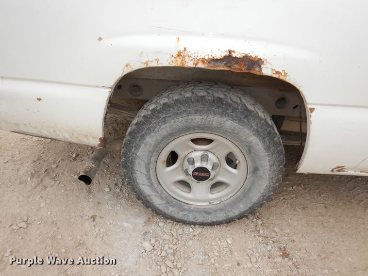 image for item DJ6815 2001 GMC Sierra 1500  pickup truck