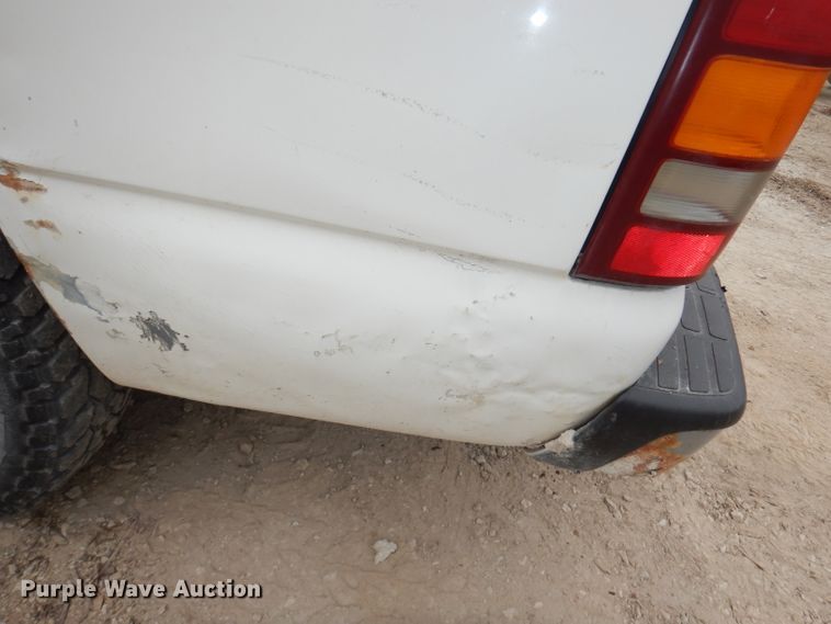 image for item DJ6815 2001 GMC Sierra 1500  pickup truck