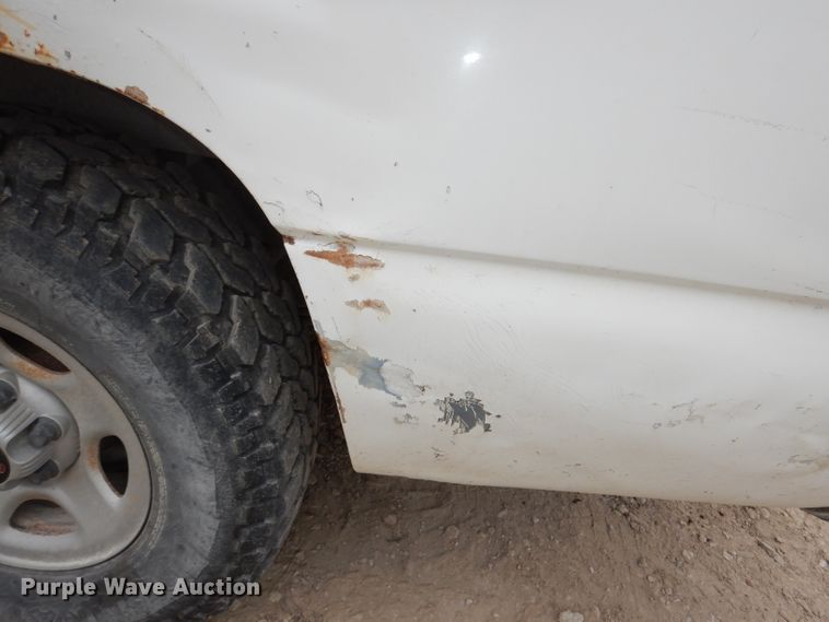 image for item DJ6815 2001 GMC Sierra 1500  pickup truck