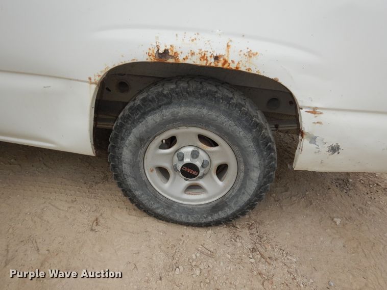 image for item DJ6815 2001 GMC Sierra 1500  pickup truck