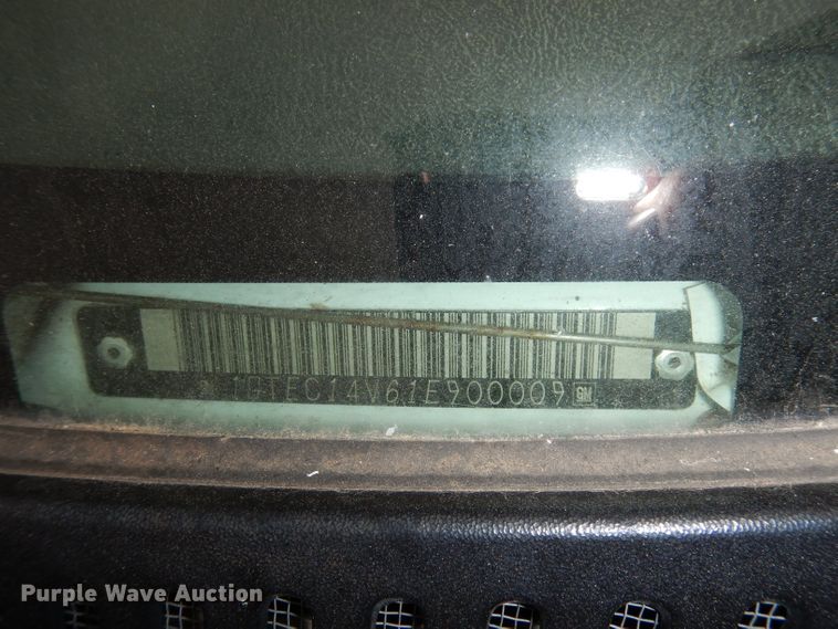 image for item DJ6815 2001 GMC Sierra 1500  pickup truck