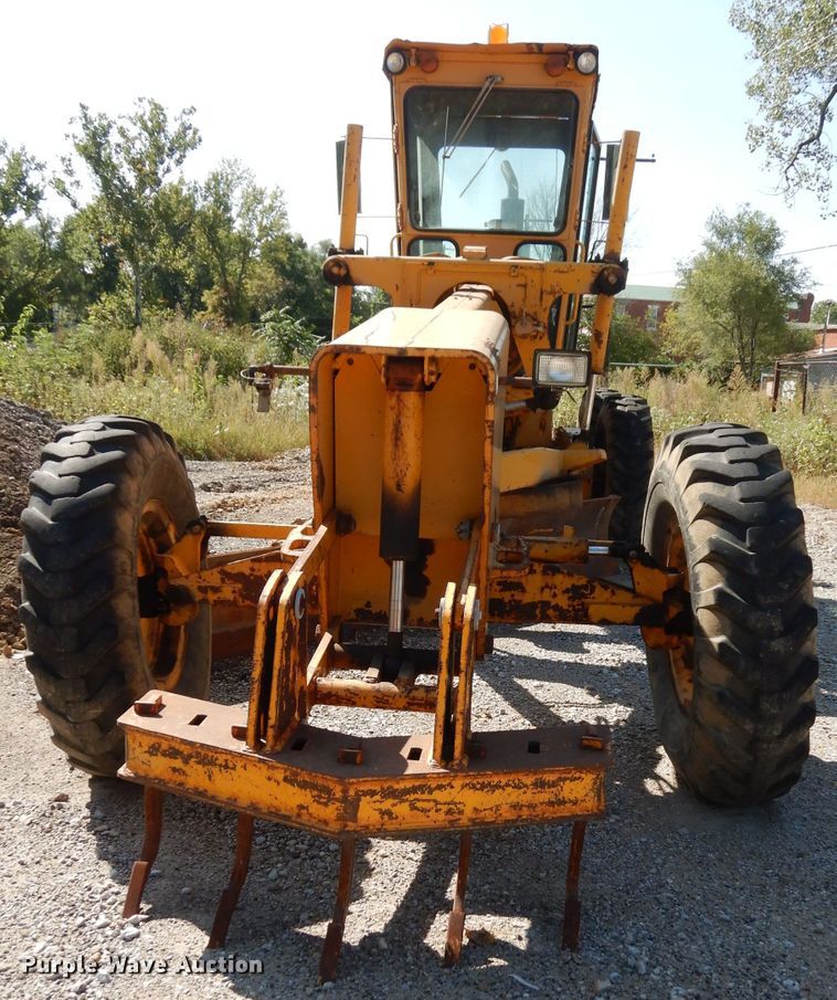 image for item DJ6822 1982 John Deere 570A  motor grader