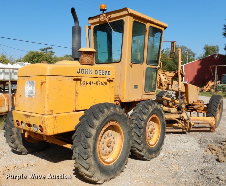 image for item DJ6822 1982 John Deere 570A  motor grader