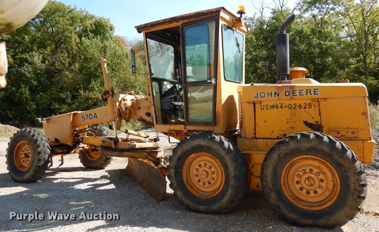 image for item DJ6822 1982 John Deere 570A  motor grader