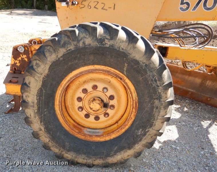 image for item DJ6822 1982 John Deere 570A  motor grader