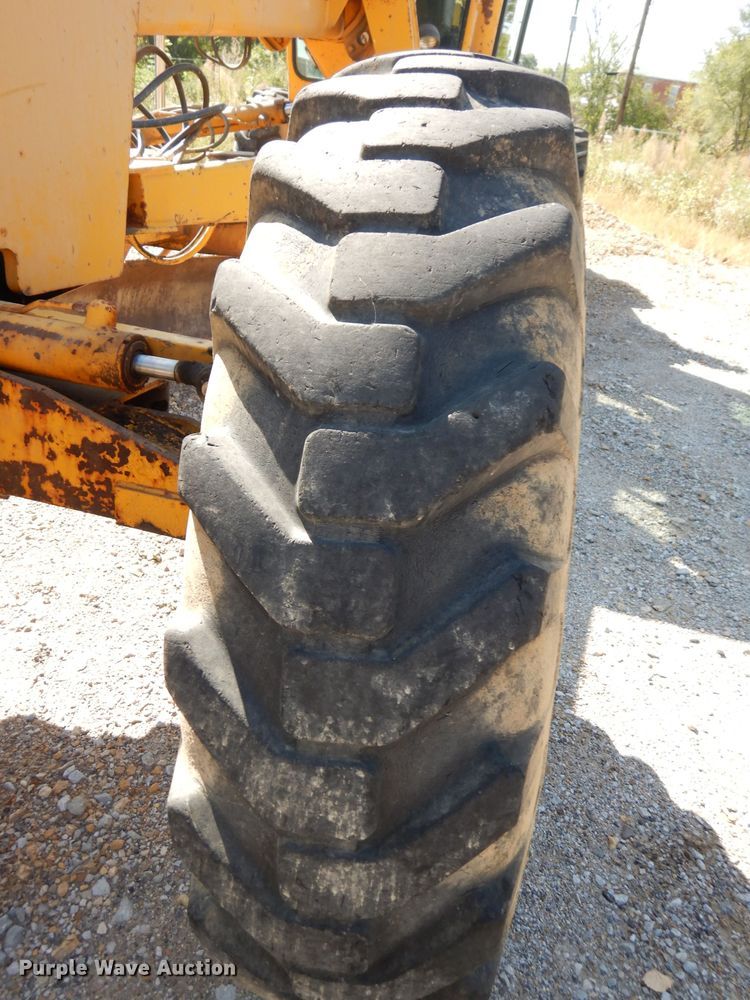 image for item DJ6822 1982 John Deere 570A  motor grader