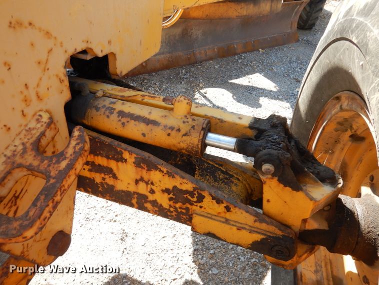 image for item DJ6822 1982 John Deere 570A  motor grader