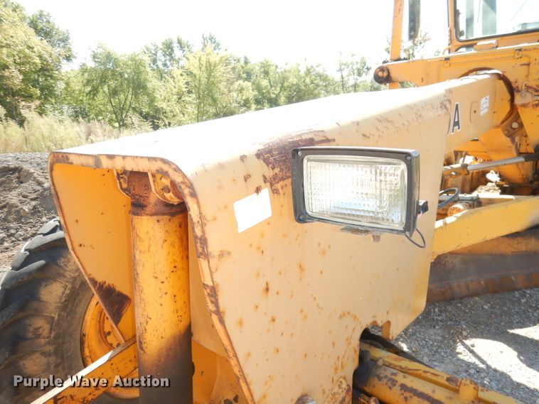 image for item DJ6822 1982 John Deere 570A  motor grader