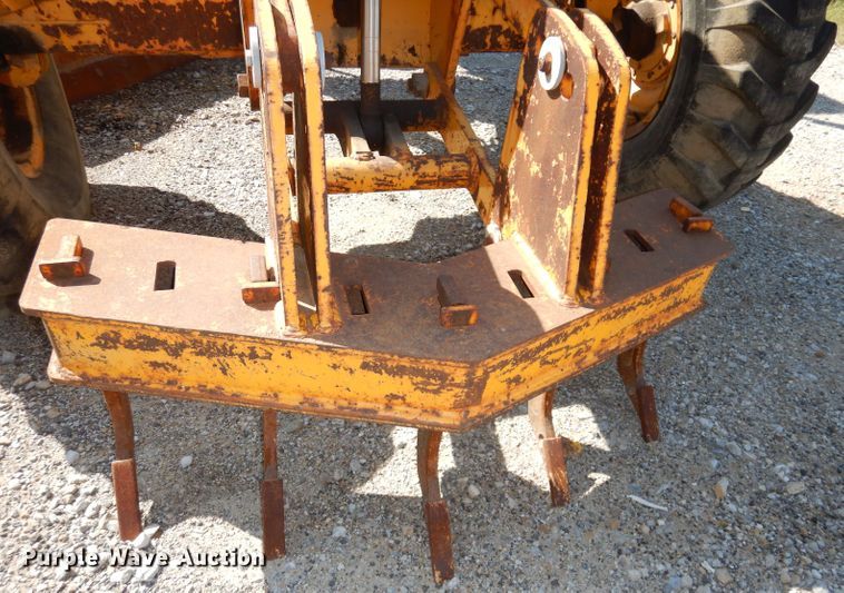 image for item DJ6822 1982 John Deere 570A  motor grader