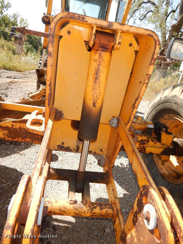 image for item DJ6822 1982 John Deere 570A  motor grader