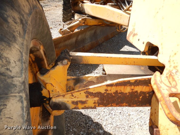 image for item DJ6822 1982 John Deere 570A  motor grader