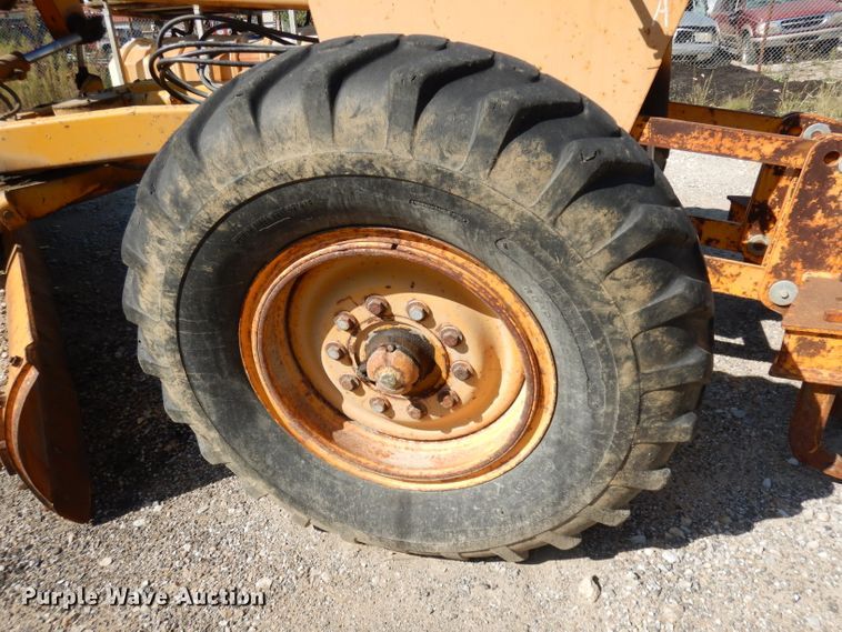 image for item DJ6822 1982 John Deere 570A  motor grader