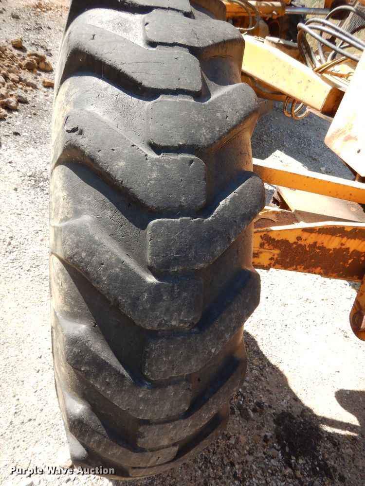 image for item DJ6822 1982 John Deere 570A  motor grader