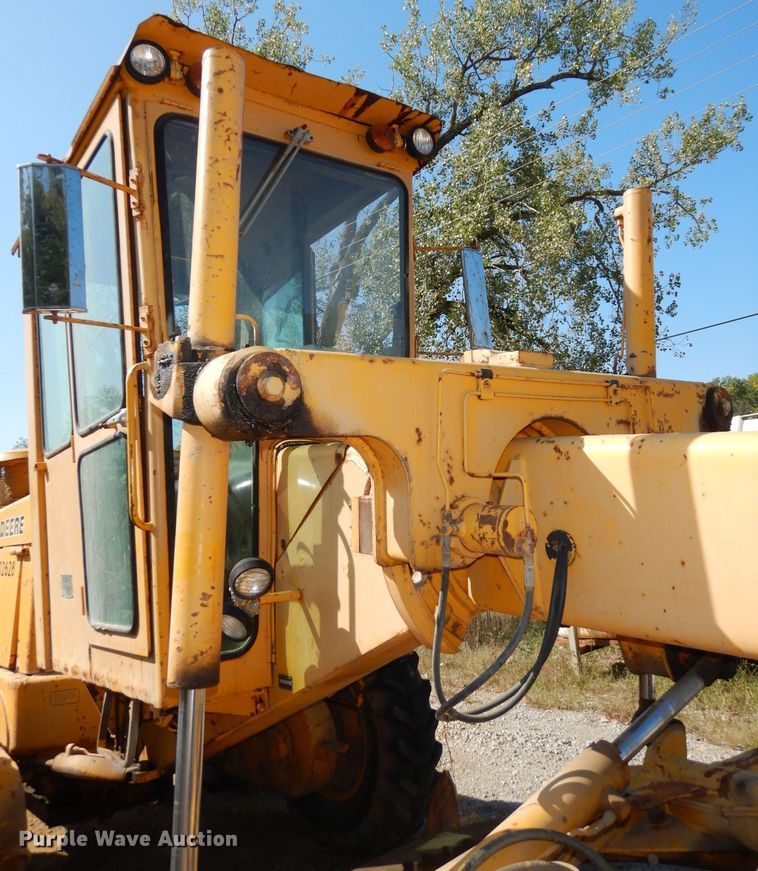 image for item DJ6822 1982 John Deere 570A  motor grader