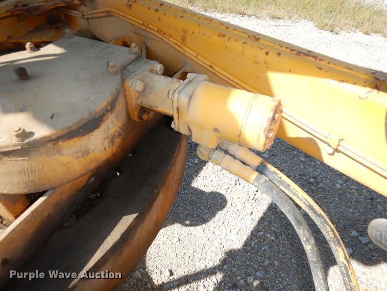 image for item DJ6822 1982 John Deere 570A  motor grader