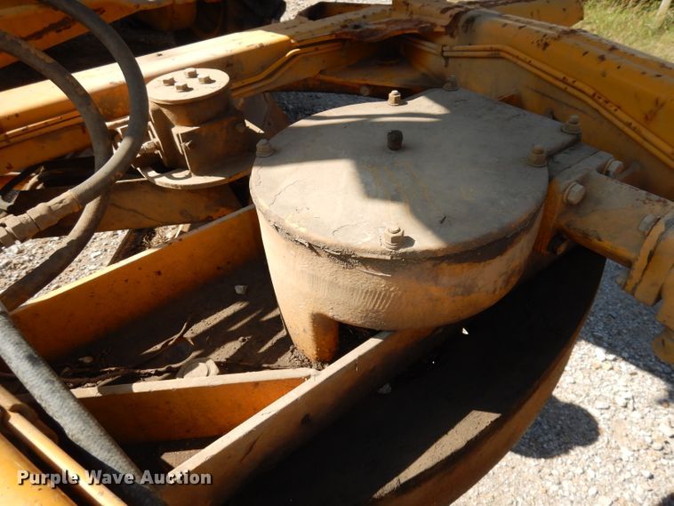 image for item DJ6822 1982 John Deere 570A  motor grader