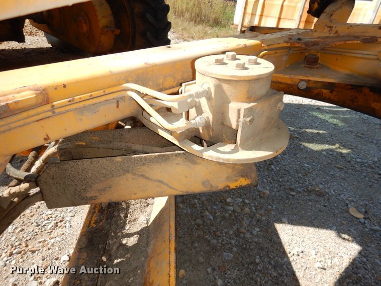 image for item DJ6822 1982 John Deere 570A  motor grader