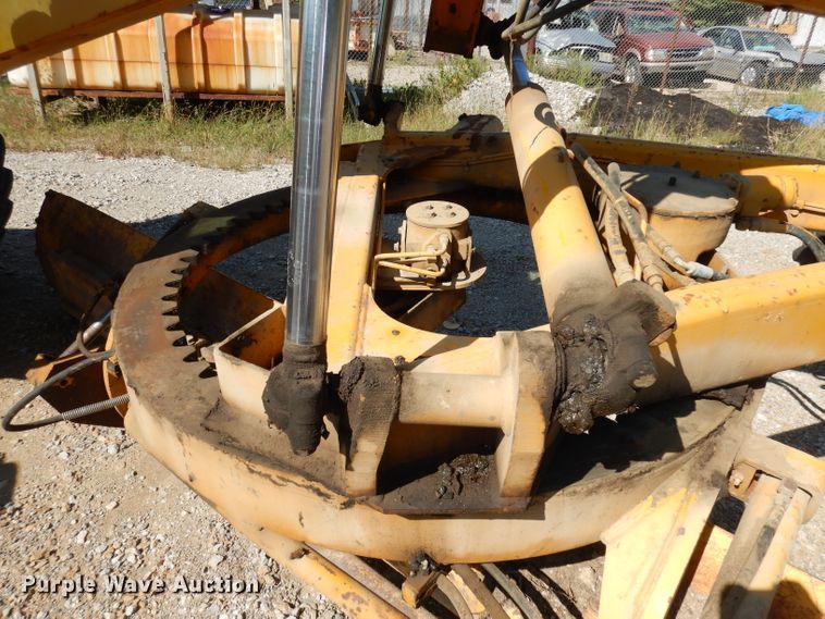 image for item DJ6822 1982 John Deere 570A  motor grader