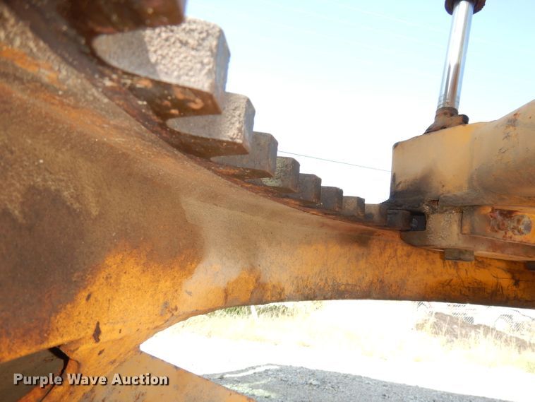 image for item DJ6822 1982 John Deere 570A  motor grader