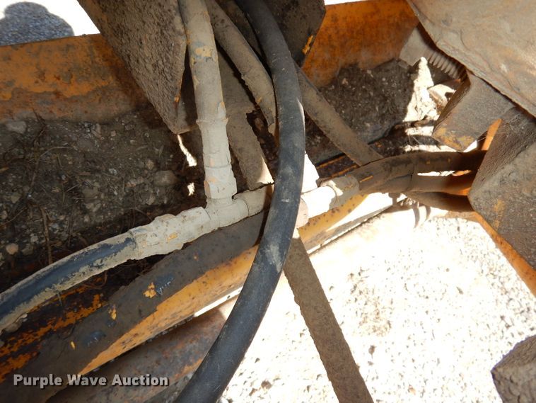 image for item DJ6822 1982 John Deere 570A  motor grader