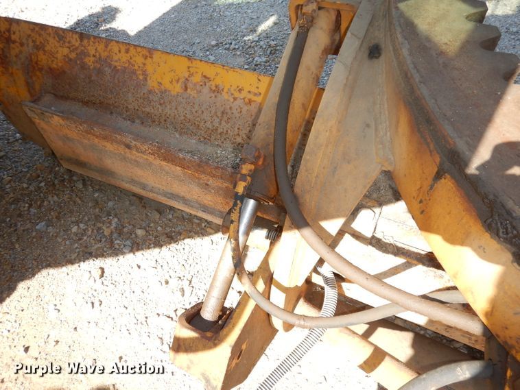 image for item DJ6822 1982 John Deere 570A  motor grader