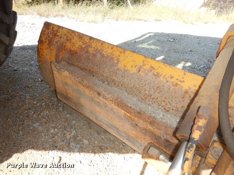 image for item DJ6822 1982 John Deere 570A  motor grader