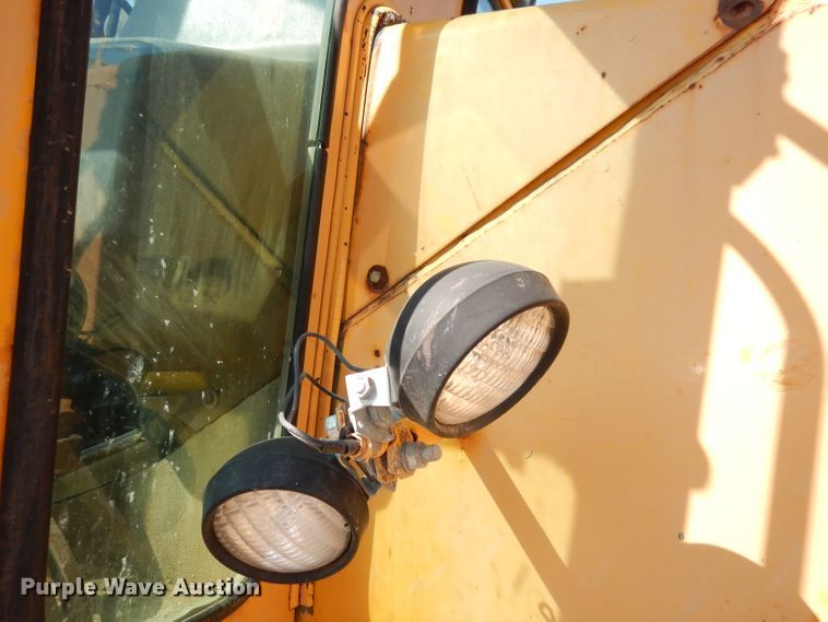 image for item DJ6822 1982 John Deere 570A  motor grader