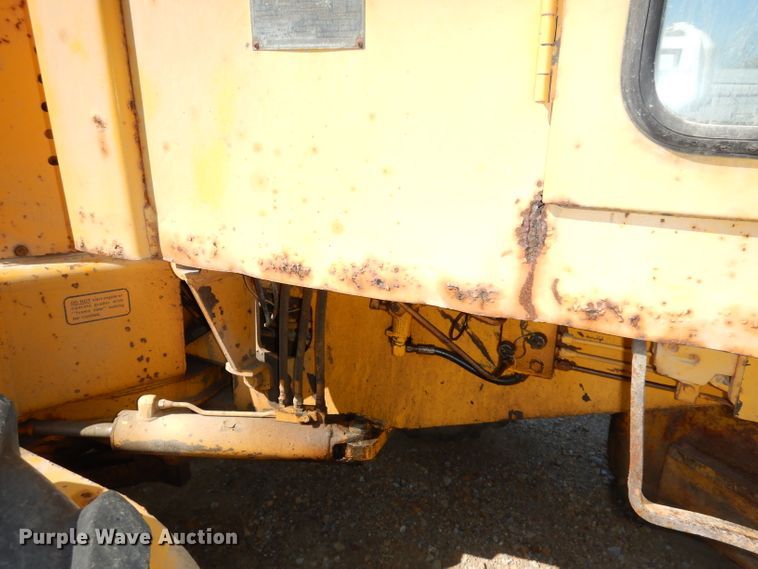 image for item DJ6822 1982 John Deere 570A  motor grader