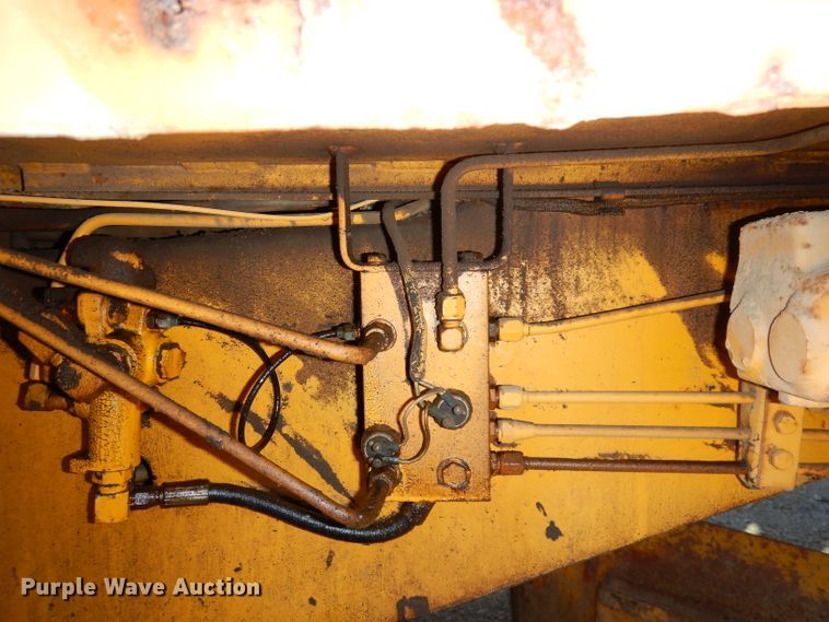 image for item DJ6822 1982 John Deere 570A  motor grader