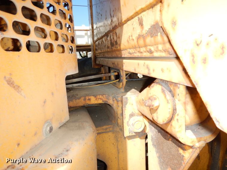 image for item DJ6822 1982 John Deere 570A  motor grader