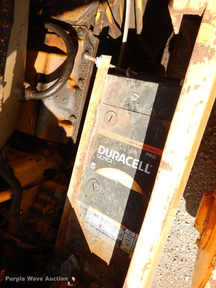 image for item DJ6822 1982 John Deere 570A  motor grader