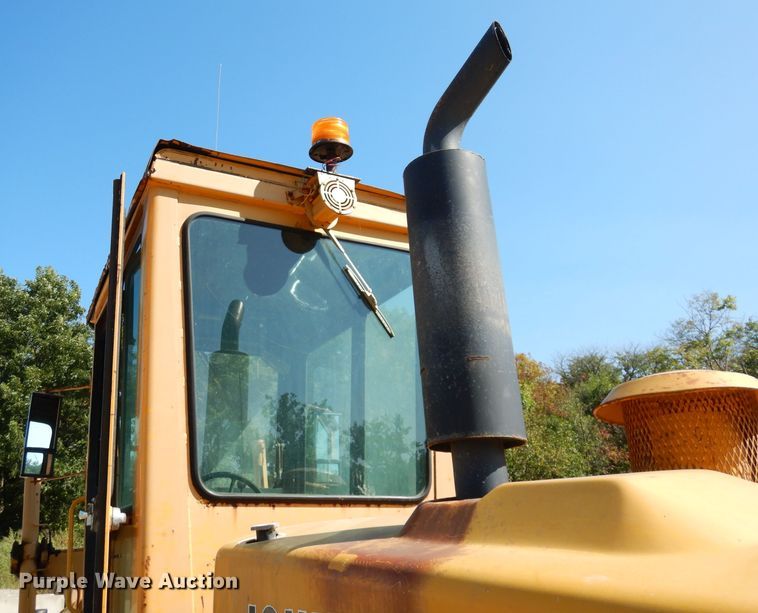 image for item DJ6822 1982 John Deere 570A  motor grader