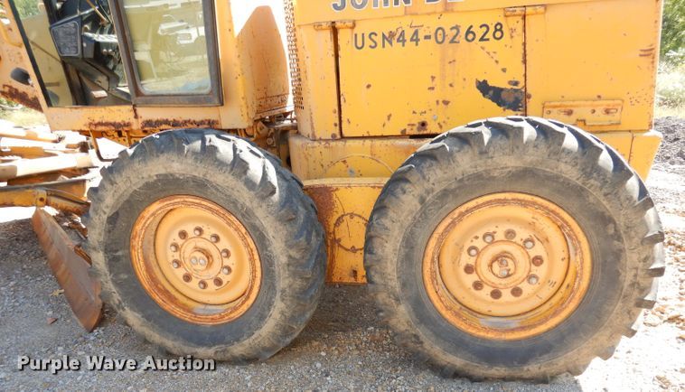 image for item DJ6822 1982 John Deere 570A  motor grader