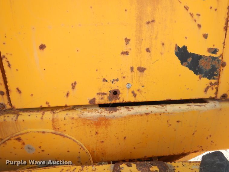 image for item DJ6822 1982 John Deere 570A  motor grader