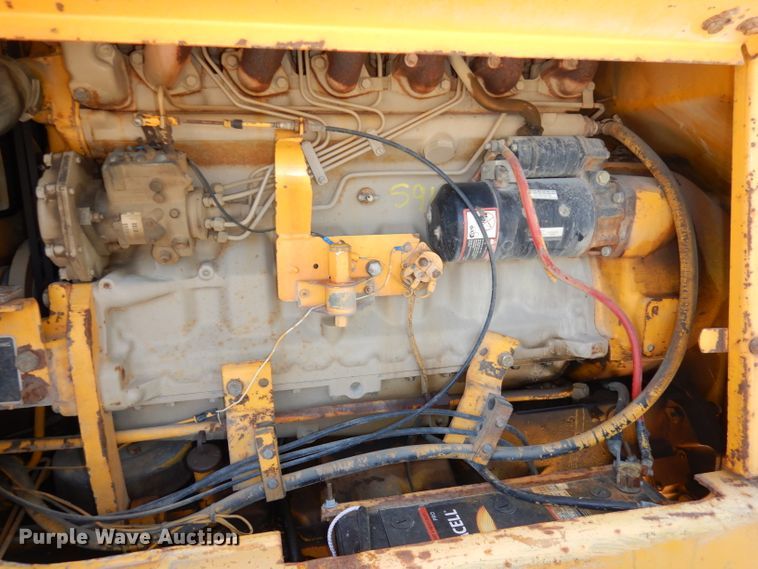 image for item DJ6822 1982 John Deere 570A  motor grader